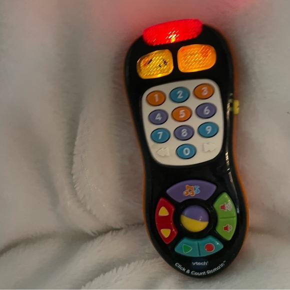 Vtech Click and Count Remote Baby Kids TV Remote Toy Play Sing Learn Count* - Picture 7 of 8